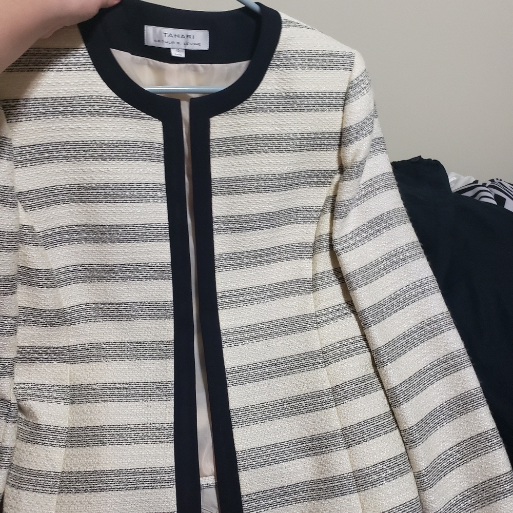 Tahari blazer